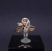 Gold ring with zircons