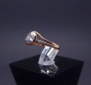 Gold ring with zircons