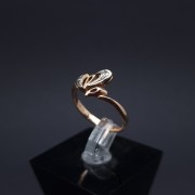 Gold ring with diamonds