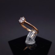 Gold ring with zircons