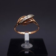 Gold ring with diamonds