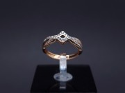 Gold ring with zircons