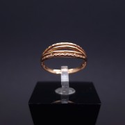 Gold ring 