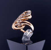 Gold ring with zircons