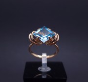 Gold ring with colored stone