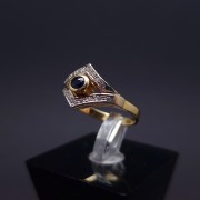 Gold ring with zircons and garnet