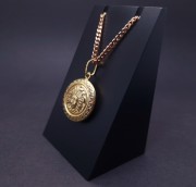 Gold pendant 