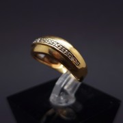 Gold ring with diamonds