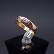 Gold ring with diamonds