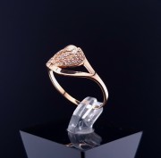 Gold ring with zircons