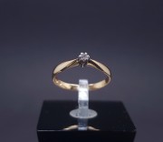 Gold ring with diamond