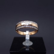 Gold ring with zircons