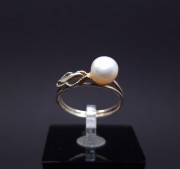 Silver ring with pearls