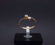 Gold ring with zircons