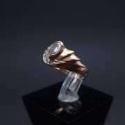 Gold ring with zircons