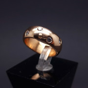 Gold ring with diamonds