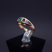 Gold ring with diamonds and colored stone