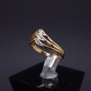 Gold ring with diamonds