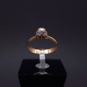 Gold ring with zircons