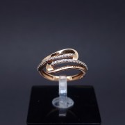 Gold ring with zircons