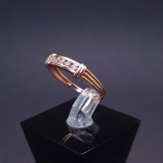 Gold ring with zircons