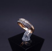 Gold ring with diamonds