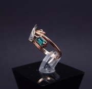 Gold ring with colored stones