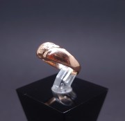 Gold ring 