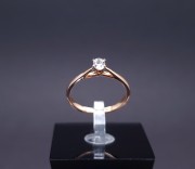 Gold ring with diamond