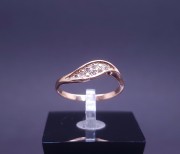 Gold ring with zircons