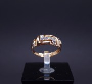 Gold ring with zircons