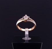 Gold ring with zircons