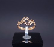 Gold ring 