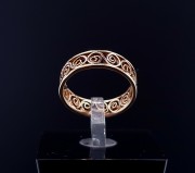 Gold ring 