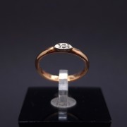 Gold ring with diamond