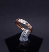 Gold ring with zircons