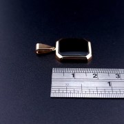 Золотая подвеска с цветным камнем
