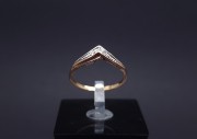 Gold ring with diamonds