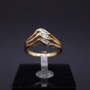 Gold ring with diamonds