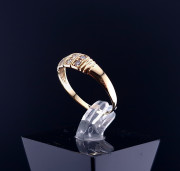 Gold ring with zircons