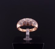 Gold ring with zircons