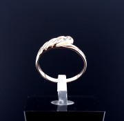 Gold ring with zircons