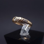 Gold ring with diamonds