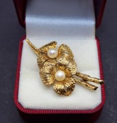 Gold brooch