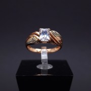 Gold ring with zircons