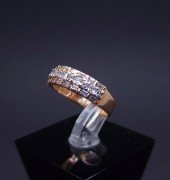 Gold ring with zircons