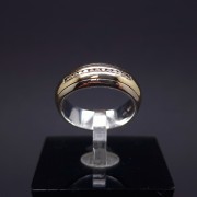 Gold ring with diamonds