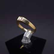 Gold ring with diamond