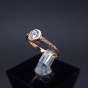 Gold ring with zircons