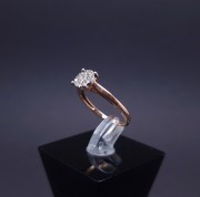 Gold ring with zircons